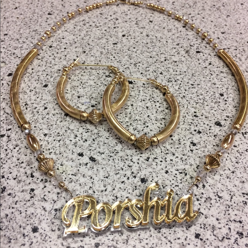 Custom nameplate necklaces